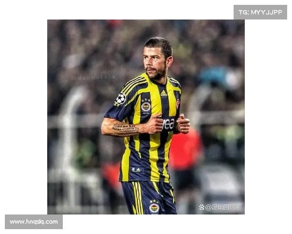 大卫路易斯在足球场上的多重角色与位置变化分析